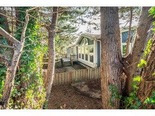 2501 CREEKSIDE Ln, North Bend, OR 97459