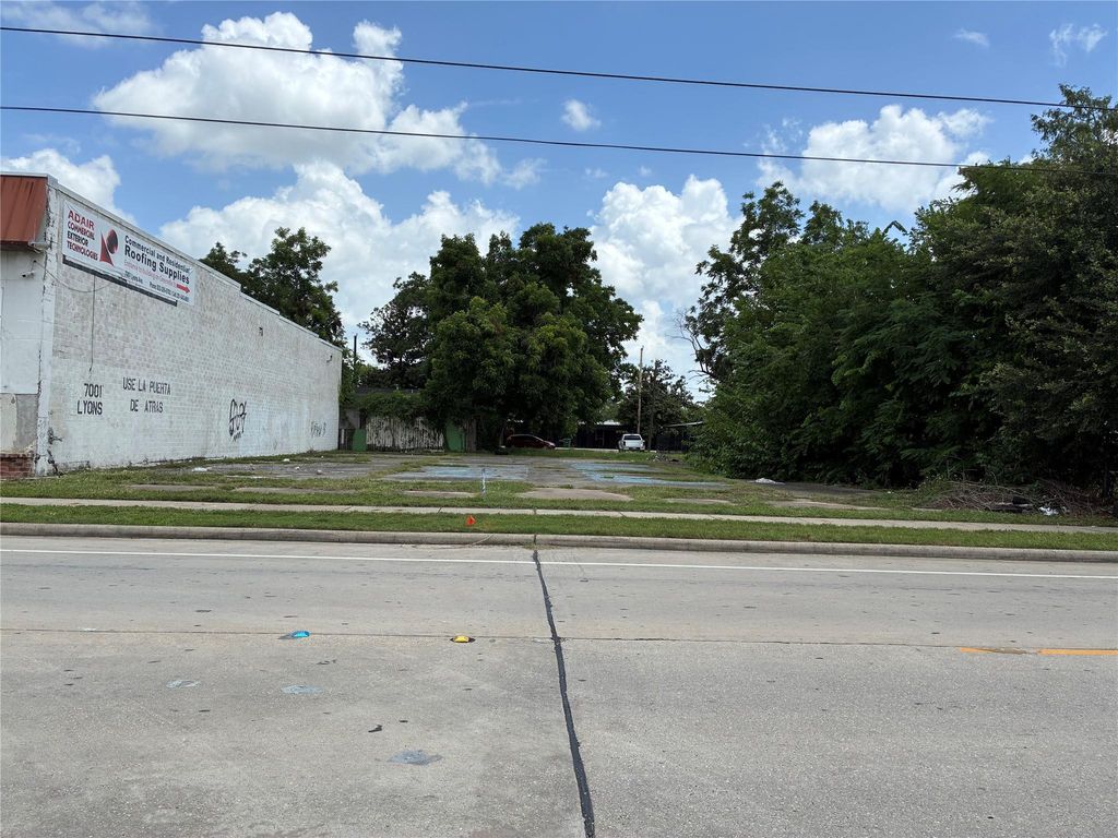 7003 Lyons Avenue, Houston, TX 77020