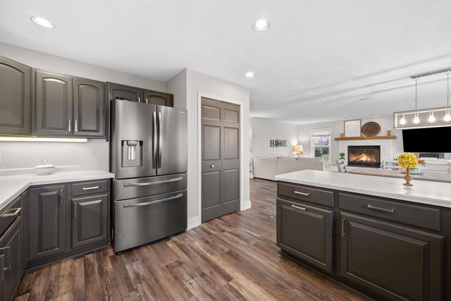 7551 SUNBURST LANE, Neenah, WI 54956