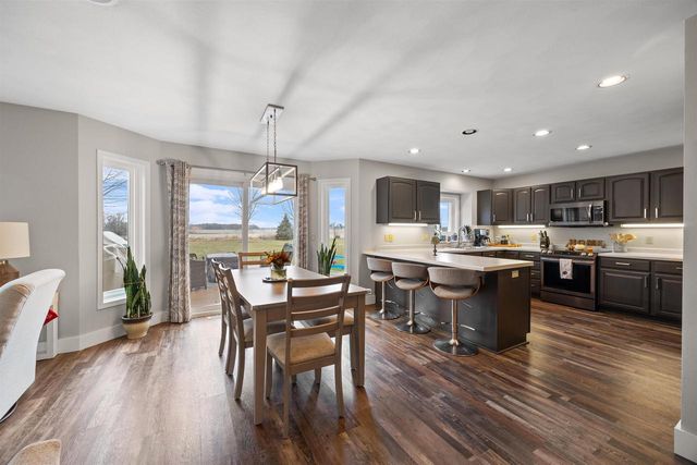 7551 SUNBURST LANE, Neenah, WI 54956