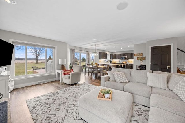 7551 SUNBURST LANE, Neenah, WI 54956