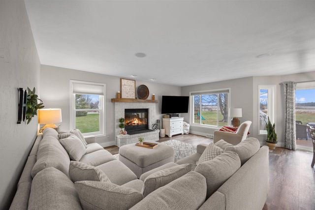 7551 SUNBURST LANE, Neenah, WI 54956