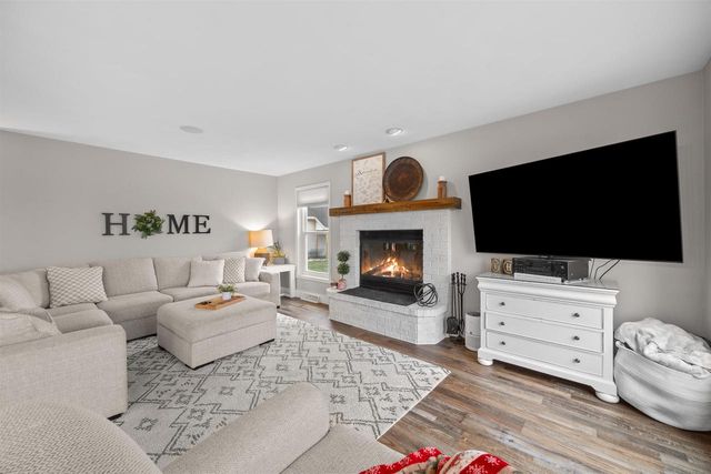 7551 SUNBURST LANE, Neenah, WI 54956