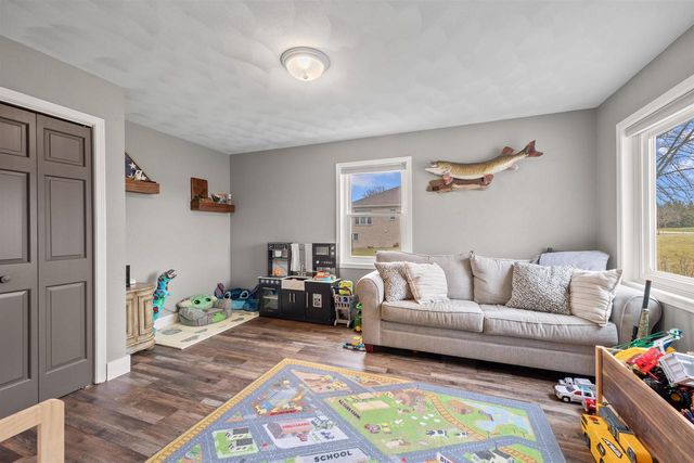 7551 SUNBURST LANE, Neenah, WI 54956