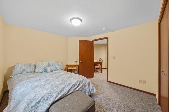 7551 SUNBURST LANE, Neenah, WI 54956