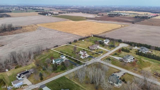 7551 SUNBURST LANE, Neenah, WI 54956