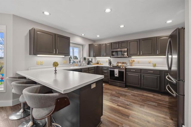 7551 SUNBURST LANE, Neenah, WI 54956