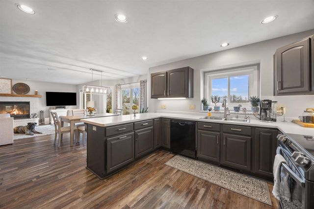 7551 SUNBURST LANE, Neenah, WI 54956