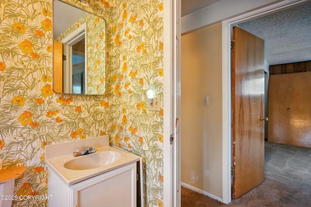 7101 O'Malley Road, Anchorage, AK 99507