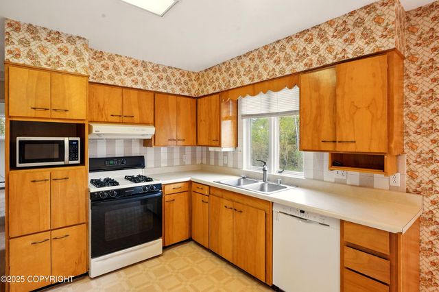7101 O'Malley Road, Anchorage, AK 99507