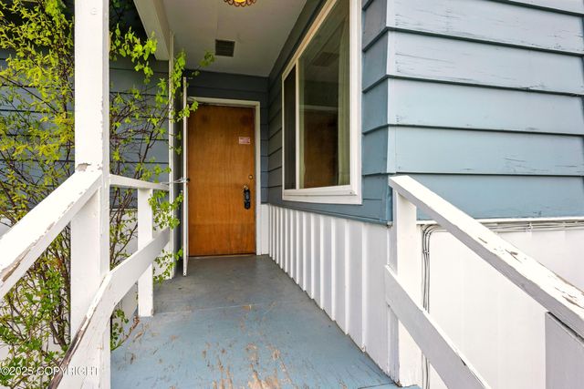 7101 O'Malley Road, Anchorage, AK 99507