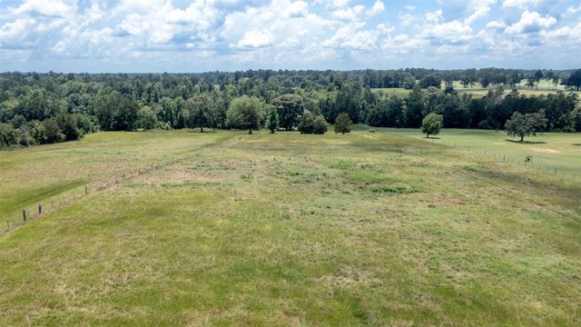 8034 E County Road 212, Buffalo, TX 75831