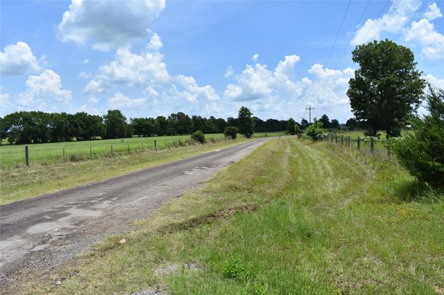 8034 E County Road 212, Buffalo, TX 75831