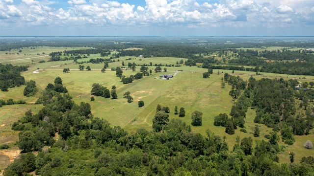 8034 E County Road 212, Buffalo, TX 75831