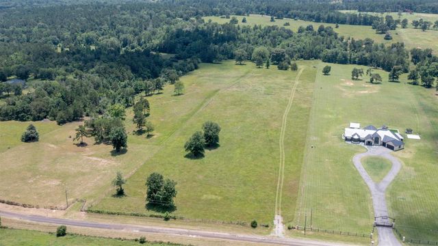 8034 E County Road 212, Buffalo, TX 75831