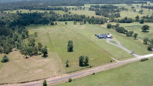 8034 E County Road 212, Buffalo, TX 75831