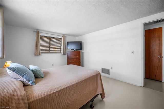 901 Ponderosa RD, Venice, FL 34293