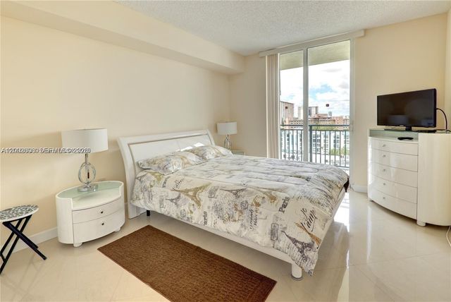 17555 Atlantic Boulevard 902, Sunny Isles Beach, FL 33160