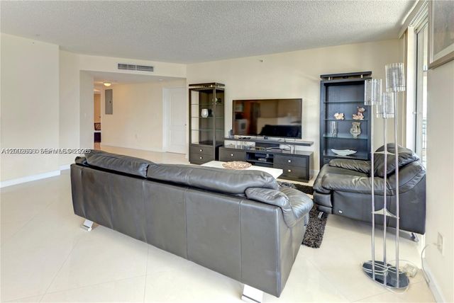 17555 Atlantic Boulevard 902, Sunny Isles Beach, FL 33160