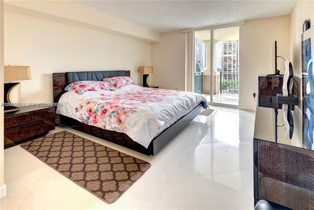 17555 Atlantic Boulevard 902, Sunny Isles Beach, FL 33160