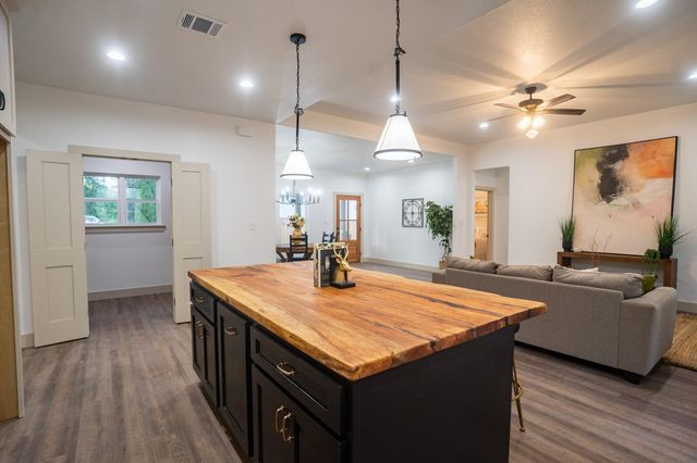 118 Kipapa CT, Bastrop, TX 78602