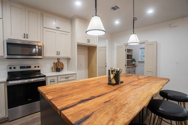 118 Kipapa CT, Bastrop, TX 78602