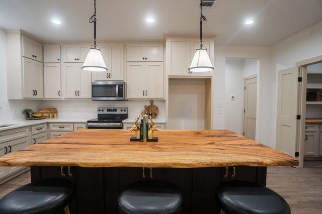 118 Kipapa CT, Bastrop, TX 78602
