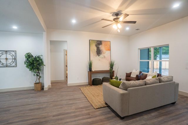 118 Kipapa CT, Bastrop, TX 78602
