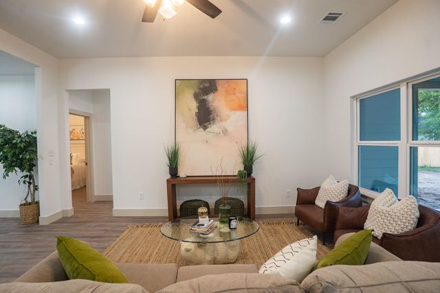 118 Kipapa CT, Bastrop, TX 78602