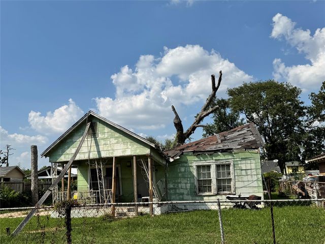65 Neyland Street, Houston, TX 77022