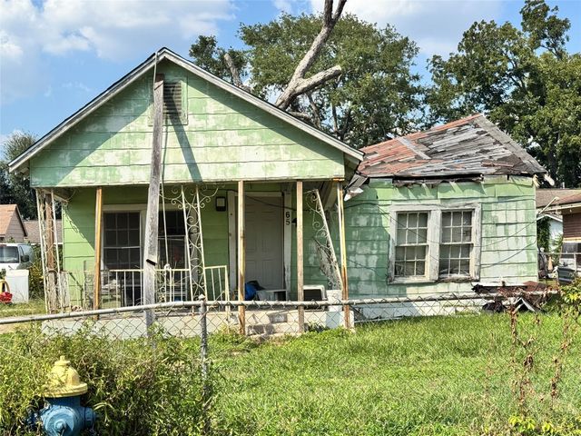 65 Neyland Street, Houston, TX 77022