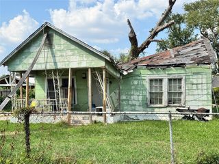 65 Neyland Street, Houston, TX 77022