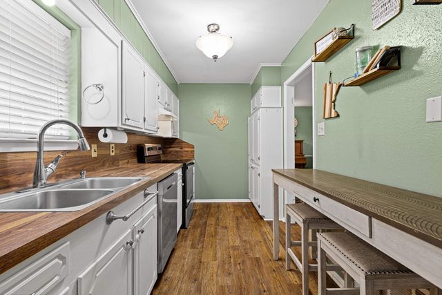 803 Chris Dr, Longview, TX 75605