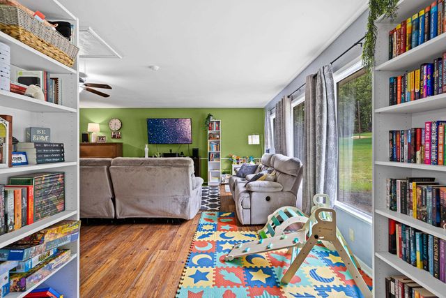 803 Chris Dr, Longview, TX 75605