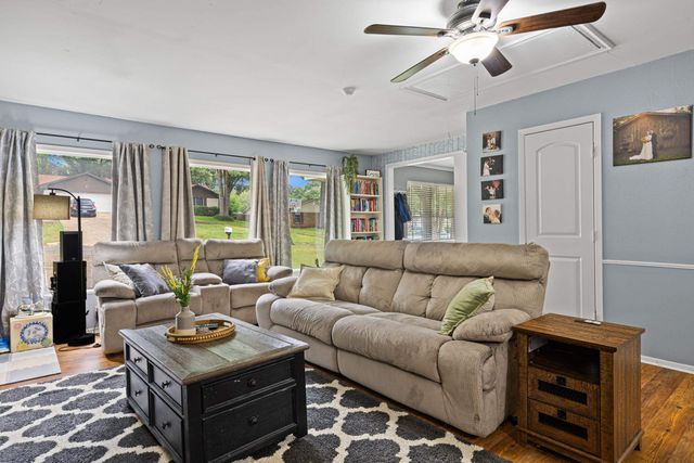 803 Chris Dr, Longview, TX 75605