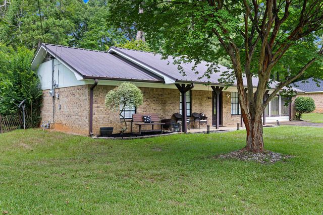 803 Chris Dr, Longview, TX 75605