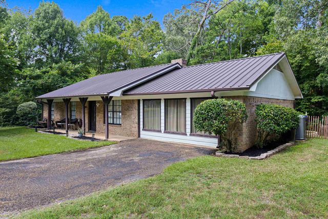 803 Chris Dr, Longview, TX 75605