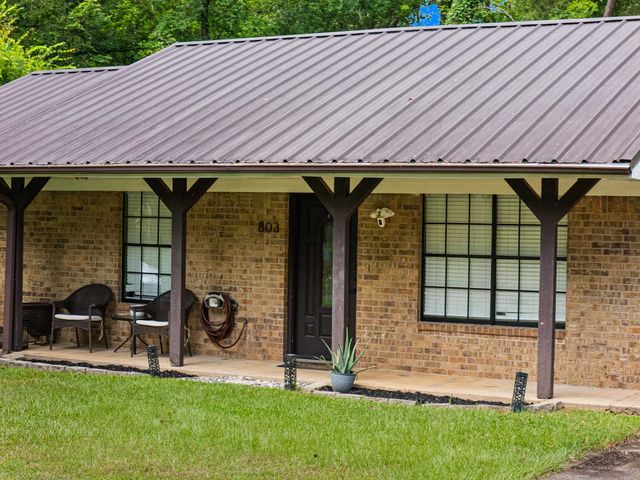 803 Chris Dr, Longview, TX 75605