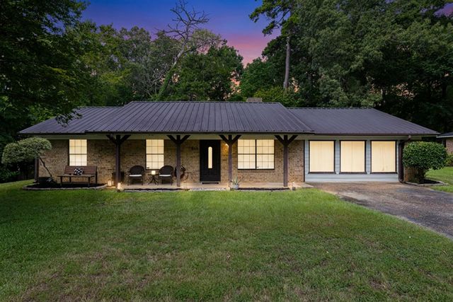 803 Chris Dr, Longview, TX 75605