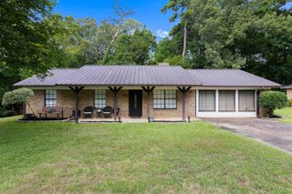 803 Chris Dr, Longview, TX 75605