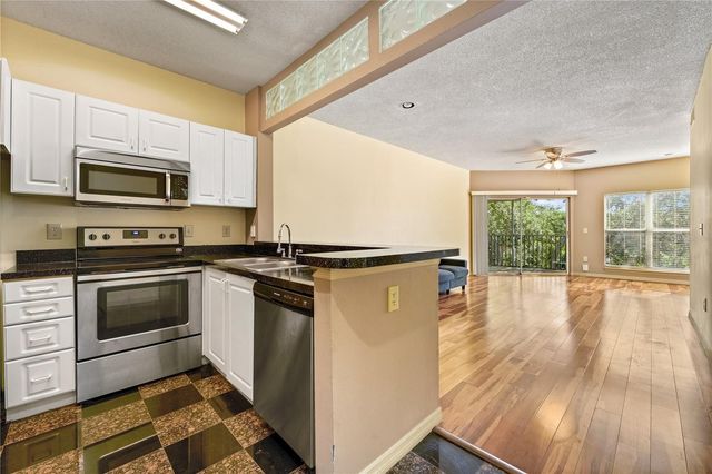 4107 CHATHAM OAK COURT 326, Tampa, FL 33624