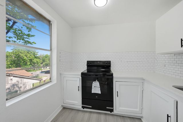 3350 Grafton Avenue, Dallas, TX 75211
