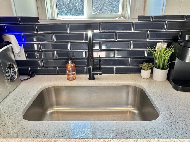 349 Northridge Drive, Gainesville, TX 76240