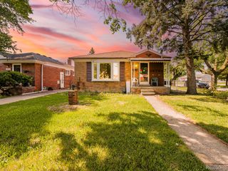 28783 Leona Street, Garden City, MI 48135