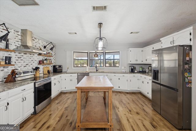 1435 Bennett Crossing, Jesup, GA 31545