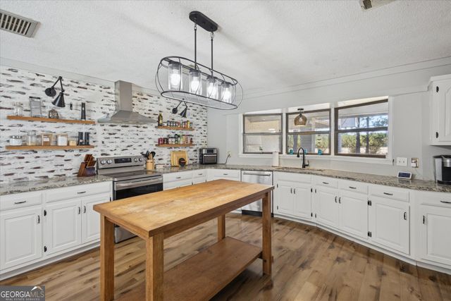 1435 Bennett Crossing, Jesup, GA 31545