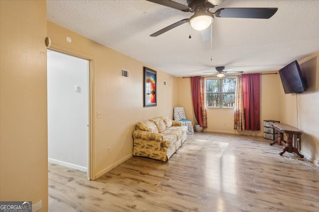 1435 Bennett Crossing, Jesup, GA 31545