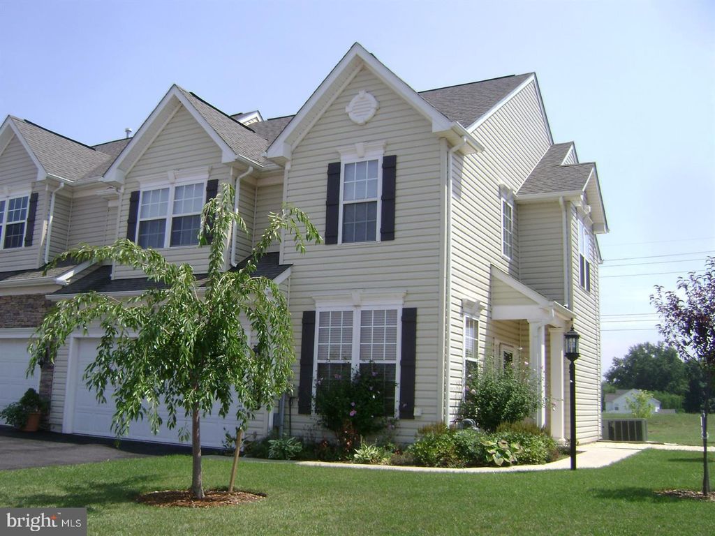 2602 BROWNSTONE DR, Dover, PA 17315