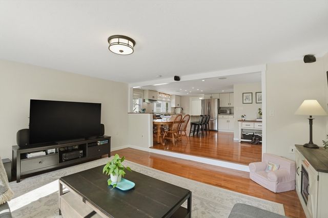 12 Pleasant Cir, Canton, MA 02021