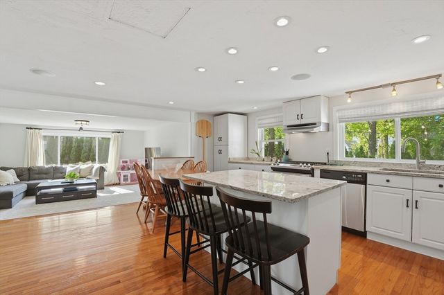 12 Pleasant Cir, Canton, MA 02021